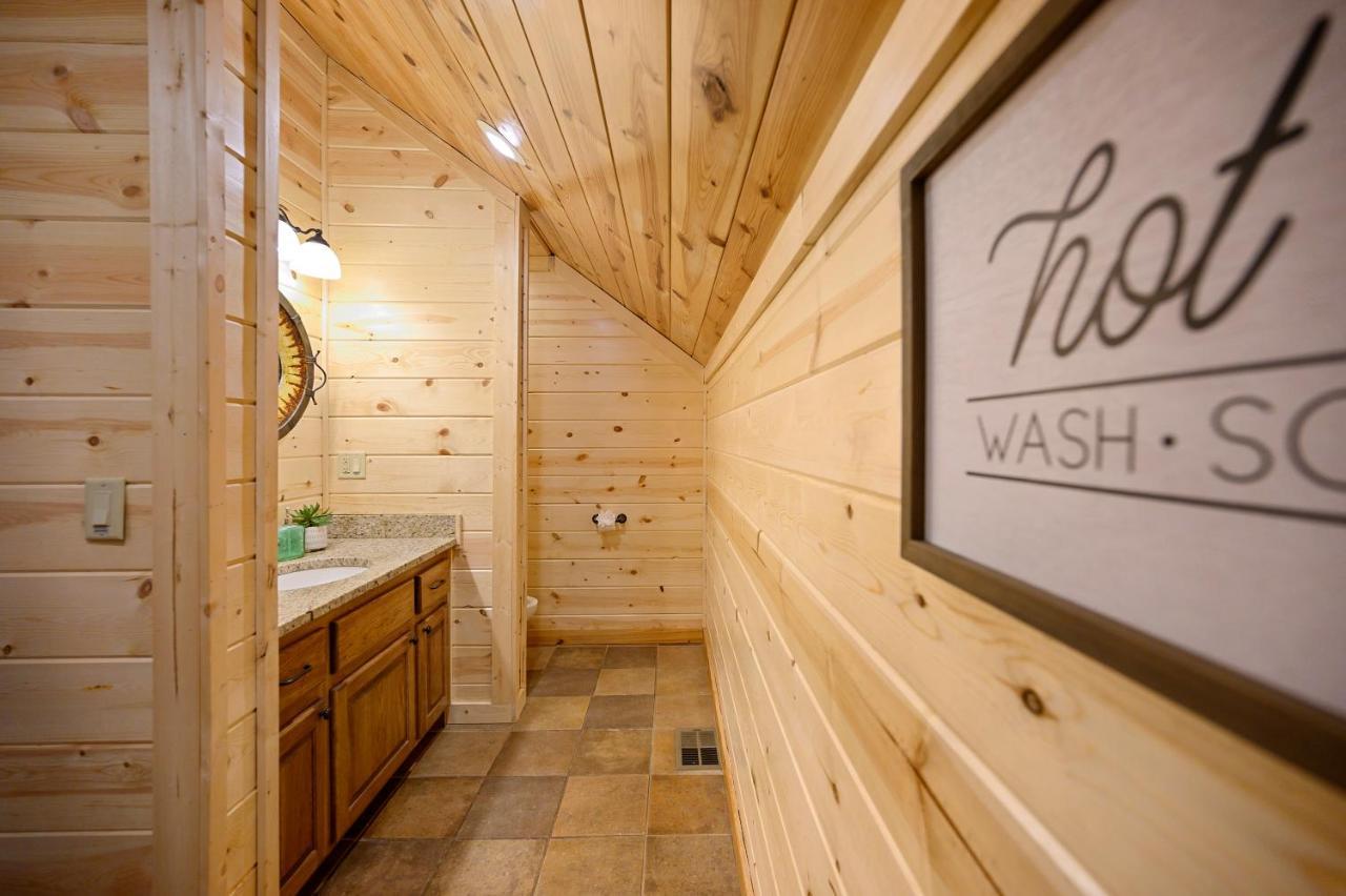 The Eastwood Spacious Retreat With 4 King En-Suites - Hot Tub - Pet-Friendly - Cozy Fire Pit - Prime Location - Multi-Family Broken Bow Buitenkant foto