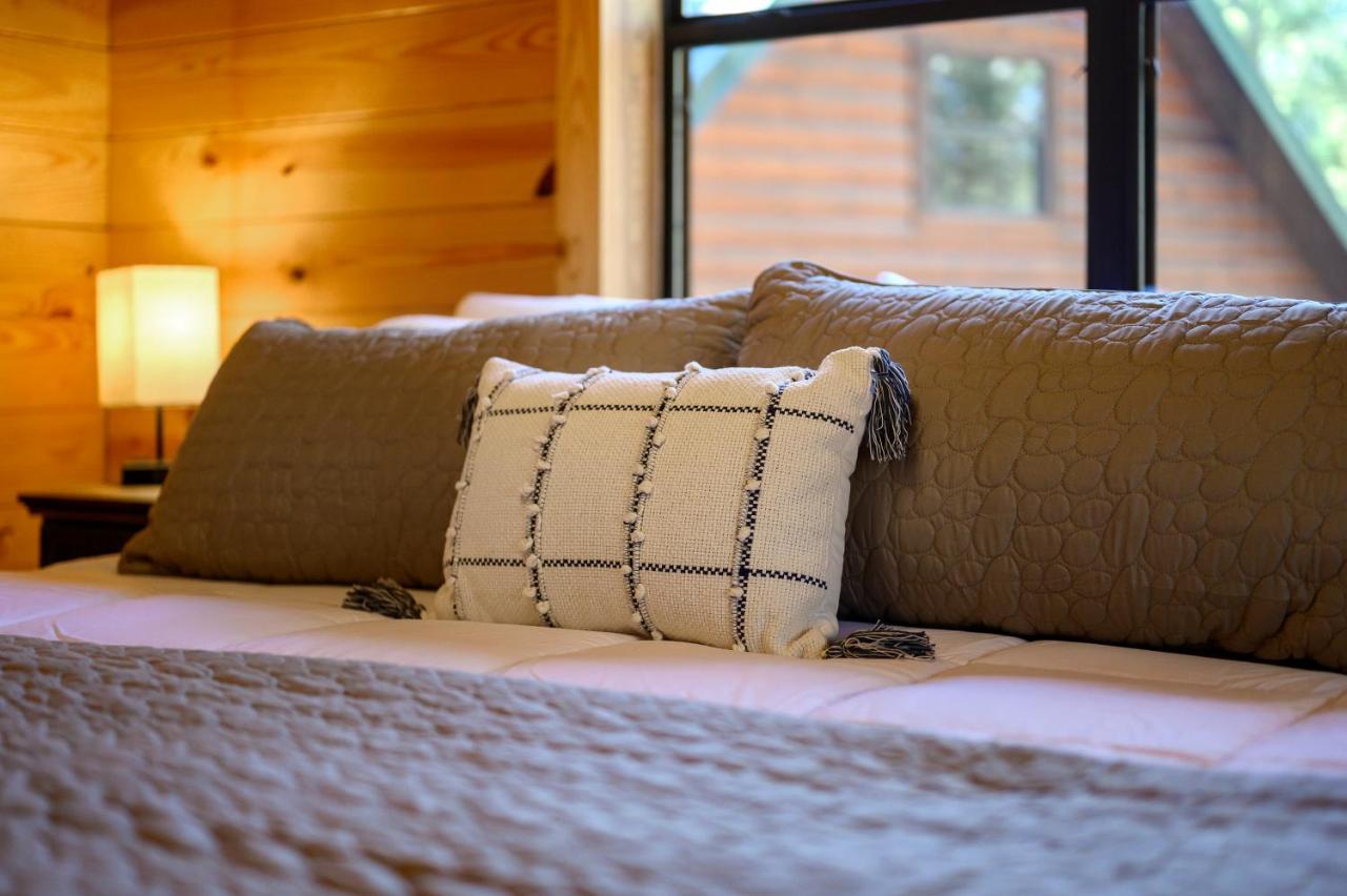 The Eastwood Spacious Retreat With 4 King En-Suites - Hot Tub - Pet-Friendly - Cozy Fire Pit - Prime Location - Multi-Family Broken Bow Buitenkant foto