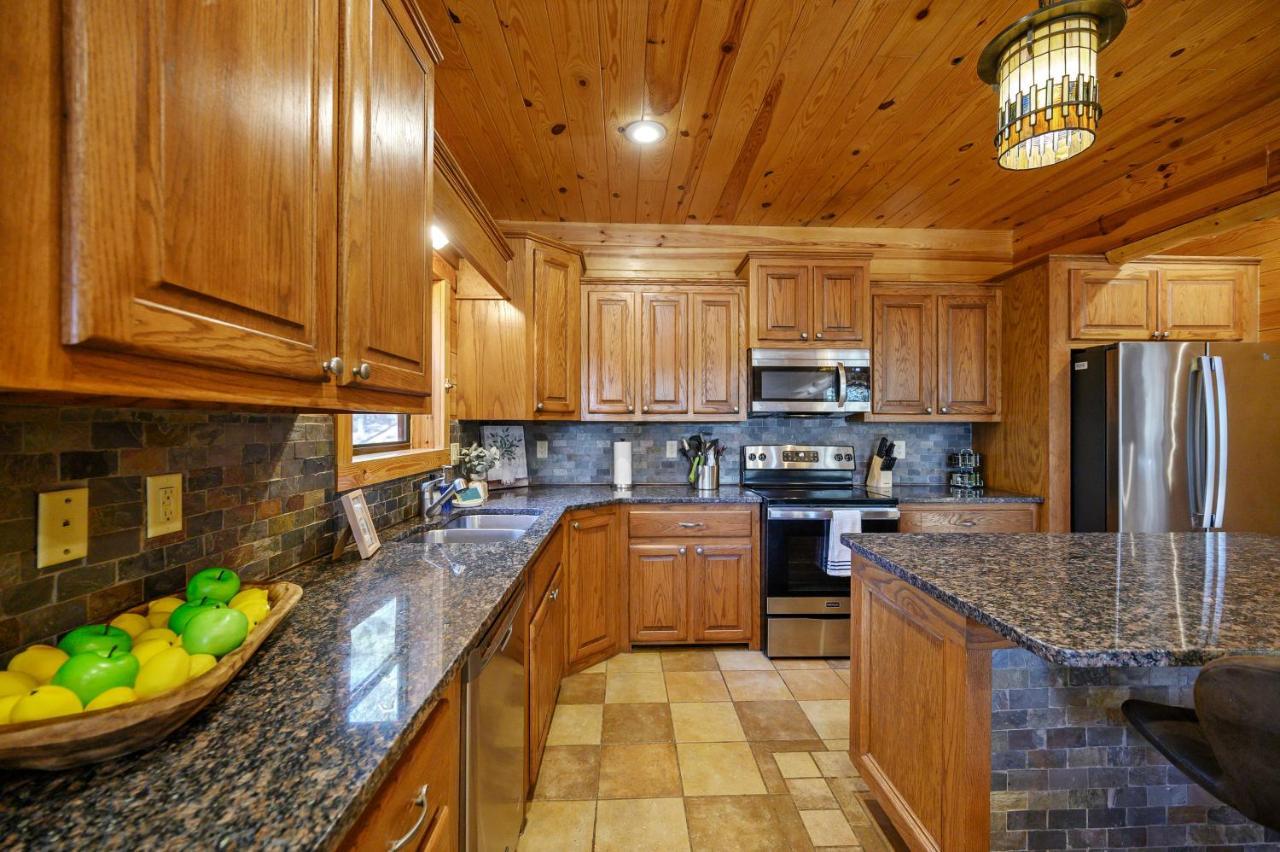 The Eastwood Spacious Retreat With 4 King En-Suites - Hot Tub - Pet-Friendly - Cozy Fire Pit - Prime Location - Multi-Family Broken Bow Buitenkant foto