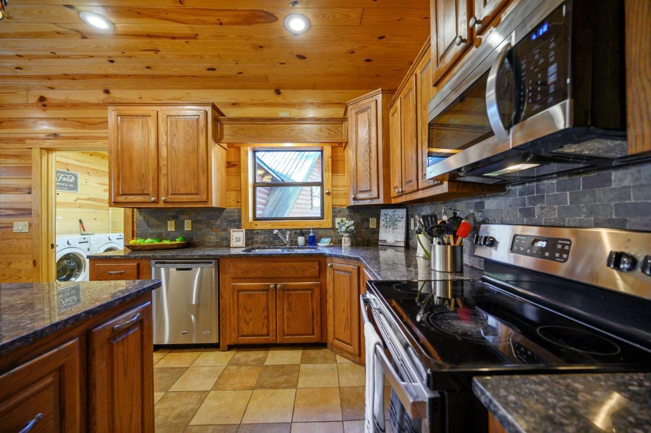 The Eastwood Spacious Retreat With 4 King En-Suites - Hot Tub - Pet-Friendly - Cozy Fire Pit - Prime Location - Multi-Family Broken Bow Buitenkant foto