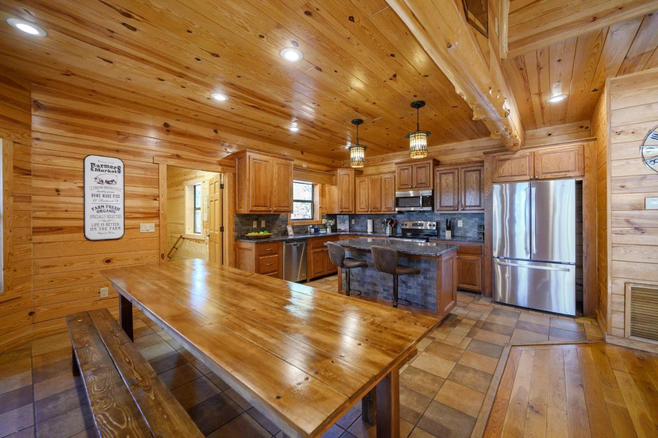 The Eastwood Spacious Retreat With 4 King En-Suites - Hot Tub - Pet-Friendly - Cozy Fire Pit - Prime Location - Multi-Family Broken Bow Buitenkant foto