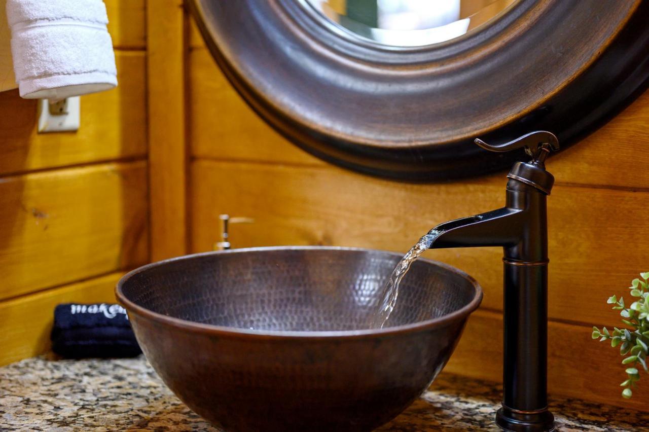 The Eastwood Spacious Retreat With 4 King En-Suites - Hot Tub - Pet-Friendly - Cozy Fire Pit - Prime Location - Multi-Family Broken Bow Buitenkant foto