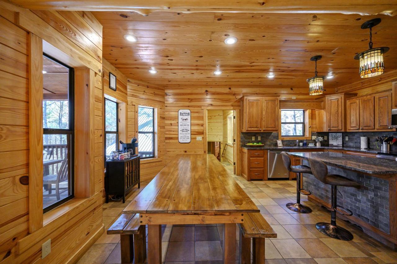 The Eastwood Spacious Retreat With 4 King En-Suites - Hot Tub - Pet-Friendly - Cozy Fire Pit - Prime Location - Multi-Family Broken Bow Buitenkant foto