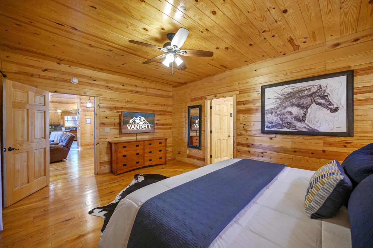 The Eastwood Spacious Retreat With 4 King En-Suites - Hot Tub - Pet-Friendly - Cozy Fire Pit - Prime Location - Multi-Family Broken Bow Buitenkant foto
