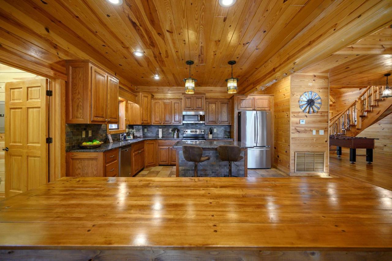 The Eastwood Spacious Retreat With 4 King En-Suites - Hot Tub - Pet-Friendly - Cozy Fire Pit - Prime Location - Multi-Family Broken Bow Buitenkant foto