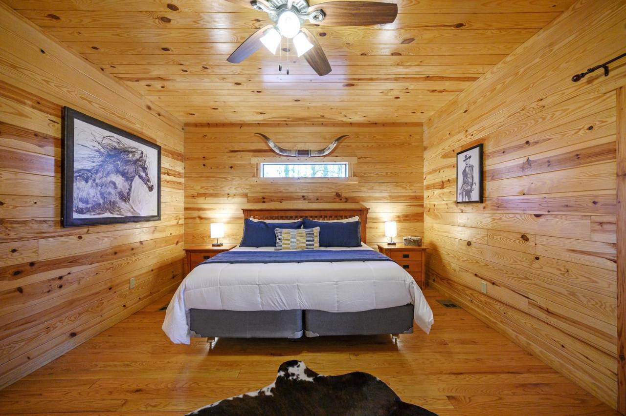 The Eastwood Spacious Retreat With 4 King En-Suites - Hot Tub - Pet-Friendly - Cozy Fire Pit - Prime Location - Multi-Family Broken Bow Buitenkant foto