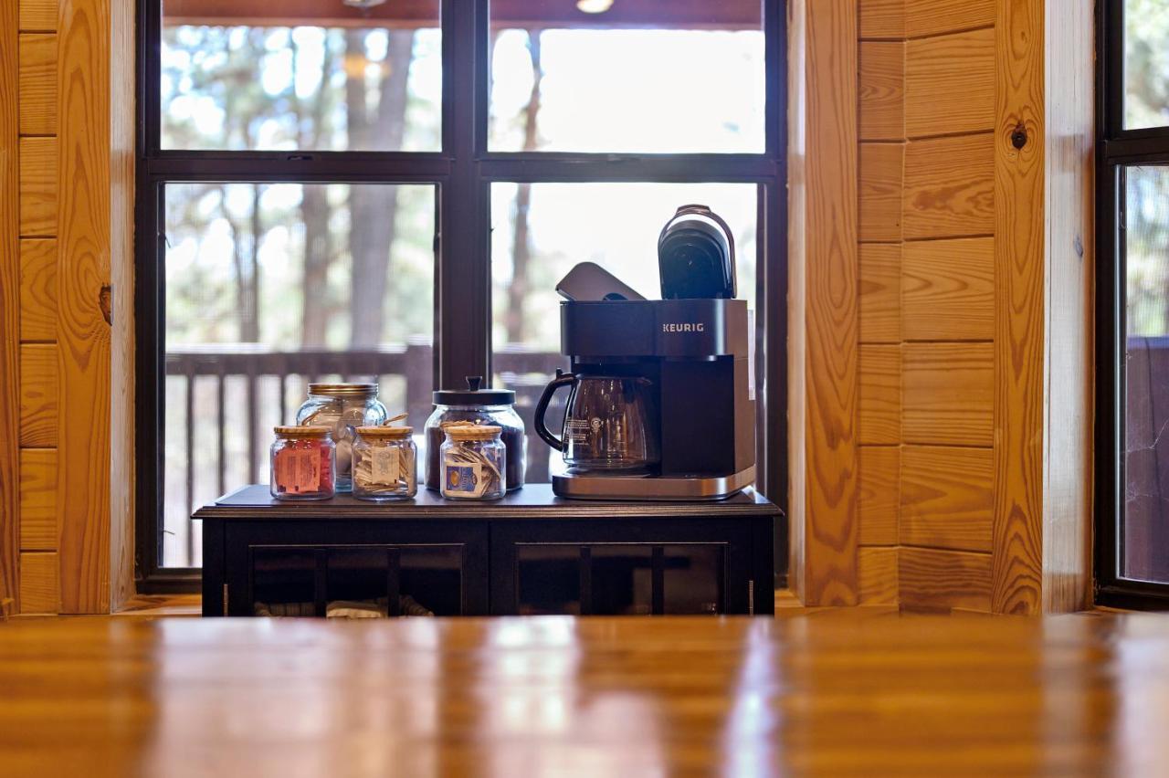 The Eastwood Spacious Retreat With 4 King En-Suites - Hot Tub - Pet-Friendly - Cozy Fire Pit - Prime Location - Multi-Family Broken Bow Buitenkant foto