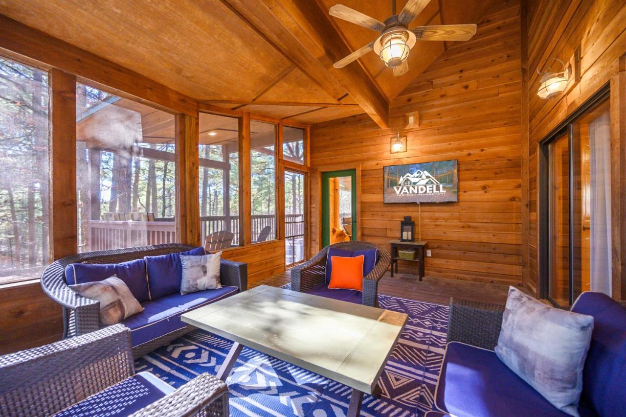 The Eastwood Spacious Retreat With 4 King En-Suites - Hot Tub - Pet-Friendly - Cozy Fire Pit - Prime Location - Multi-Family Broken Bow Buitenkant foto
