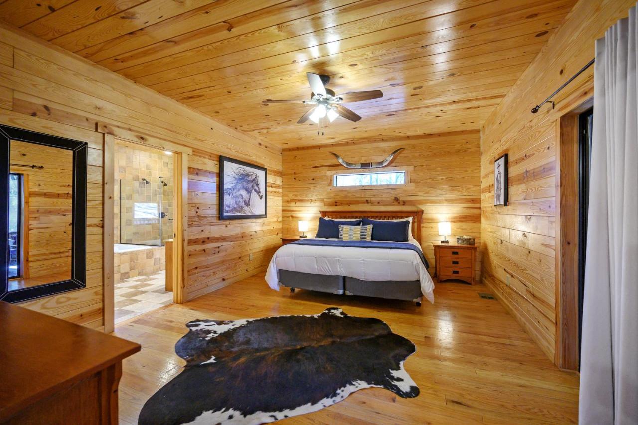 The Eastwood Spacious Retreat With 4 King En-Suites - Hot Tub - Pet-Friendly - Cozy Fire Pit - Prime Location - Multi-Family Broken Bow Buitenkant foto