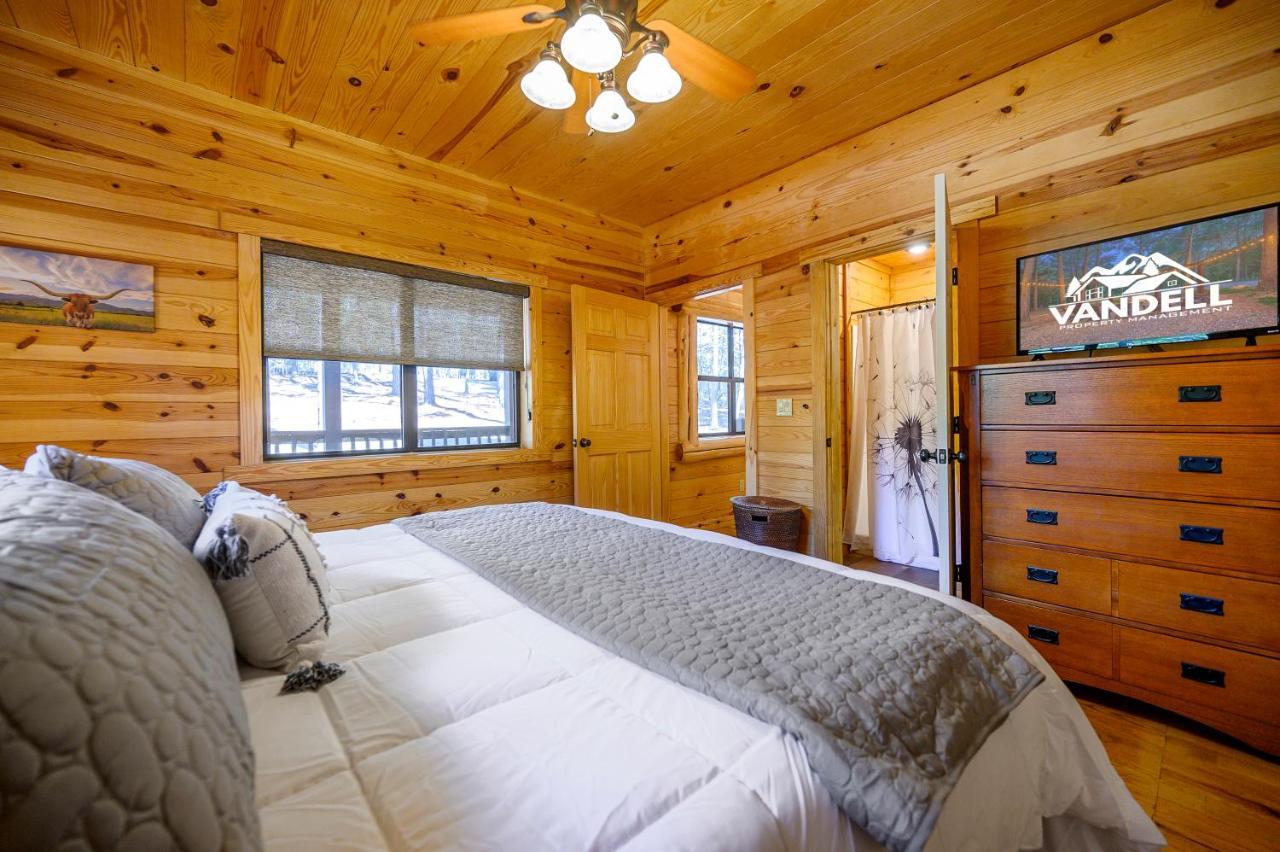 The Eastwood Spacious Retreat With 4 King En-Suites - Hot Tub - Pet-Friendly - Cozy Fire Pit - Prime Location - Multi-Family Broken Bow Buitenkant foto