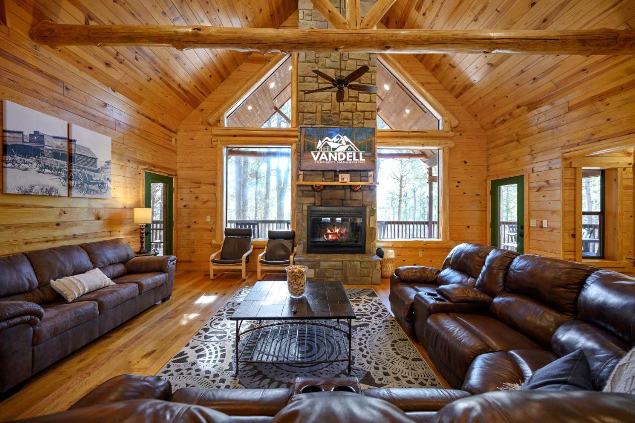 The Eastwood Spacious Retreat With 4 King En-Suites - Hot Tub - Pet-Friendly - Cozy Fire Pit - Prime Location - Multi-Family Broken Bow Buitenkant foto