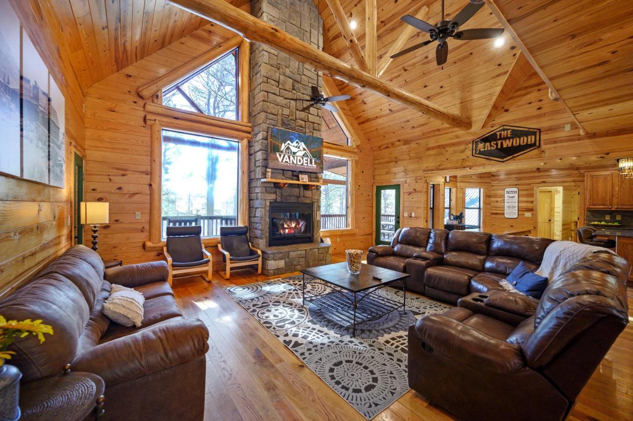 The Eastwood Spacious Retreat With 4 King En-Suites - Hot Tub - Pet-Friendly - Cozy Fire Pit - Prime Location - Multi-Family Broken Bow Buitenkant foto