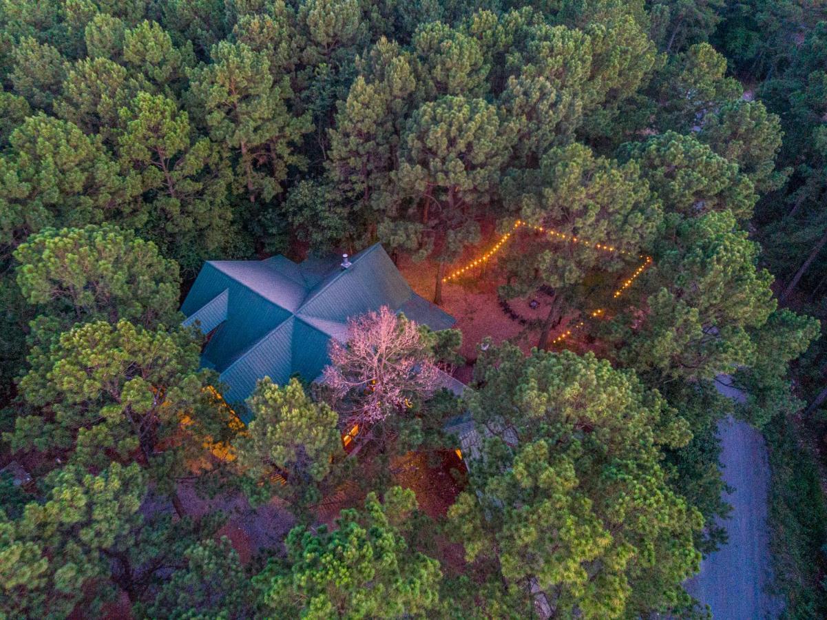 The Eastwood Spacious Retreat With 4 King En-Suites - Hot Tub - Pet-Friendly - Cozy Fire Pit - Prime Location - Multi-Family Broken Bow Buitenkant foto