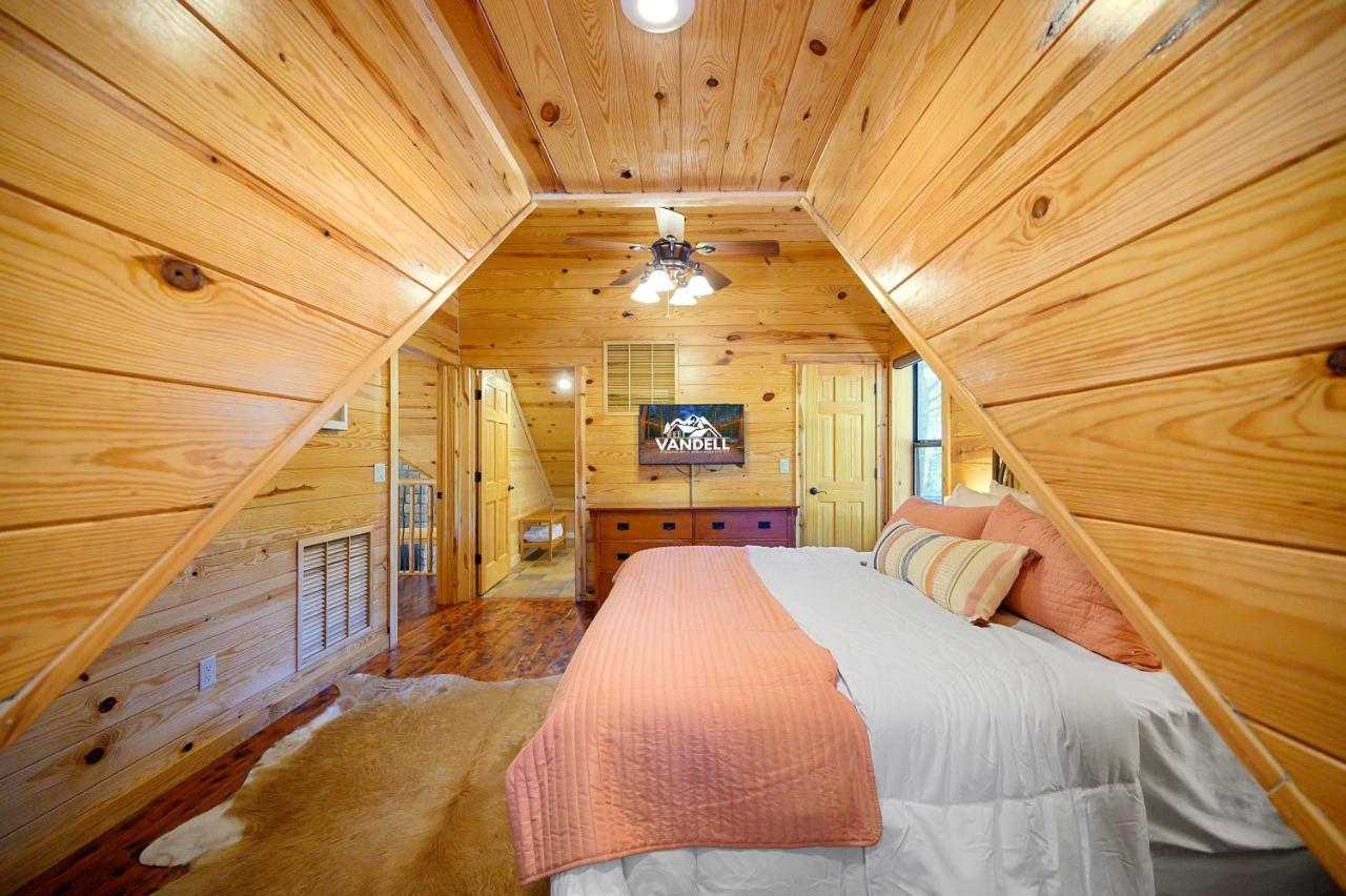 The Eastwood Spacious Retreat With 4 King En-Suites - Hot Tub - Pet-Friendly - Cozy Fire Pit - Prime Location - Multi-Family Broken Bow Buitenkant foto