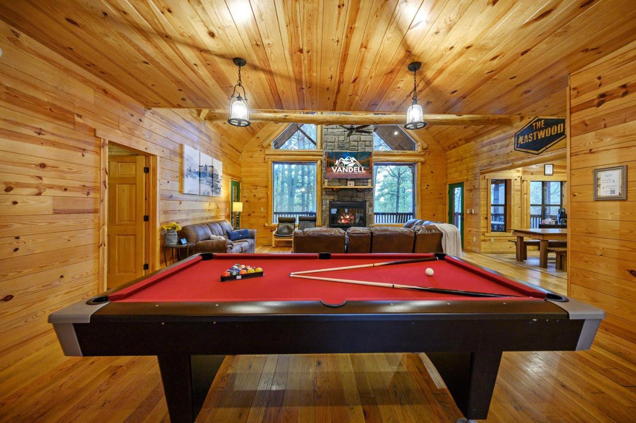 The Eastwood Spacious Retreat With 4 King En-Suites - Hot Tub - Pet-Friendly - Cozy Fire Pit - Prime Location - Multi-Family Broken Bow Buitenkant foto